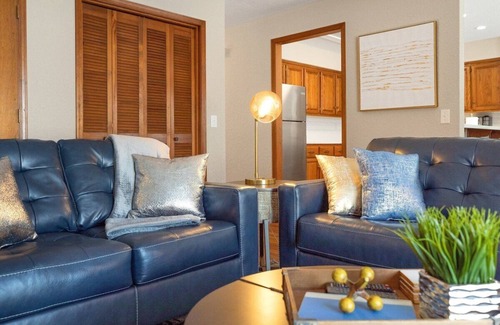 Bella Vista House | WOW! Beautifully Updated 3 Bed 1 Level Townhouse w/Bike Storage CloseTo It All!