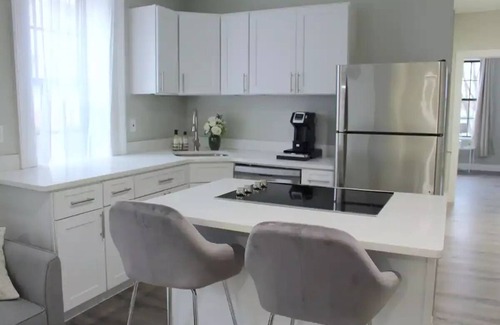 Downtown Albany Apartment | WOW ★ Bright Apt ★ PRIME downtown Walk Everywhere