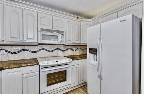 Villa Sabine House | WOW Free 4 Pet, Closest to the Gulf Luxury 4 Bed,3Bath 3 Decks Sleeps 14 2200 SF