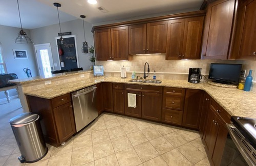 Gravois Mills House | *Wow, Luxury 5BR, 4BA Edgewater Escape w/Hot Tub!