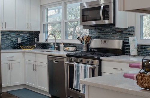 Briarcliff Heights House | Wow! Modern+Spacious Home ⭐️GREAT LOCATION⭐️