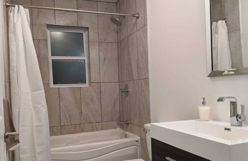 Bellefeuille House | WOW! Whole house 3bed/1.5 bath!