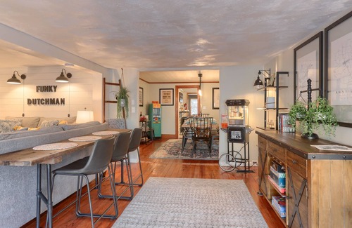 Annville House | Wowza! Hot Tub, Theater Room + Stock Tank Pool 15 Minutes To Hershey Attractions