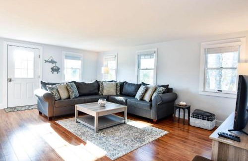 South Chatham House | Wrap-Around Porch Mins to Beach