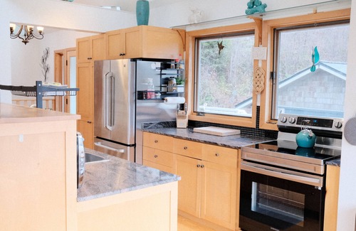 Fanny Bay House | Wraparound Deck w/Ocean and Mountain Sunset Vista