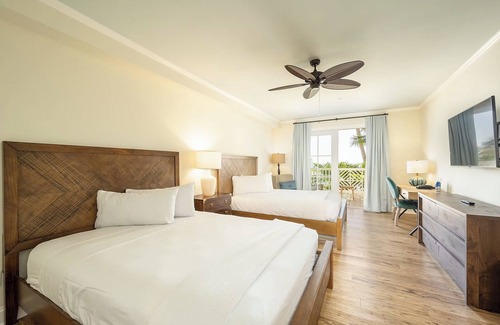 Marathon Hotel | Wreckers House Double Queen Room at Grassy Flats