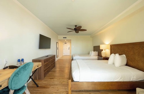 Marathon Hotel | Wreckers House Double Queen Room at Grassy Flats