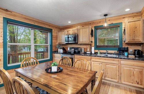 Branson Cabin | Wren Cabin - Private Hot Tub, Fireplace, and Lake View