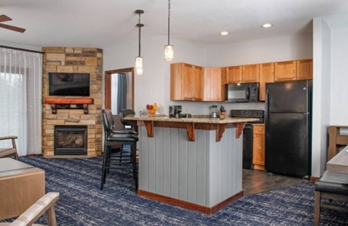 Wisconsin Dells Apartment | Wyndham Glacier Canyon - 3 BR - Wisconsin Dells, includes 10 Water park Passes