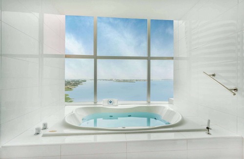 Puerto Santa Ana Hotel | Wyndham Guayaquil Puerto Santa Ana