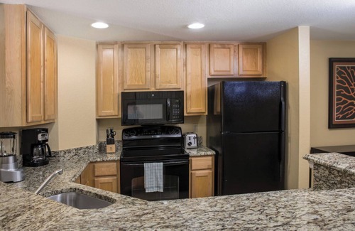 Survey Creek Condo | Wyndham Palm-Aire | 2BR Suite Pool & Resort Access