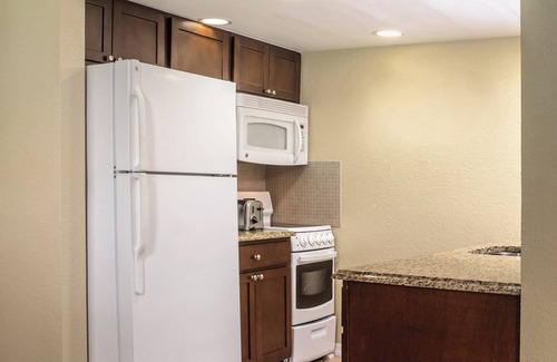 Survey Creek Condo | Wyndham Palm-Aire | 2BR Suite Pool & Resort Access