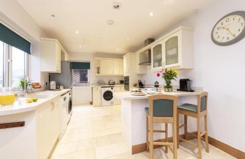 Milton Abbas House | Wyndthorpe Cottage