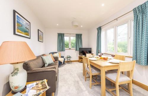 Milton Abbas House | Wyndthorpe Cottage