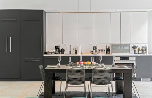 Wynwood Art District Condo | Wynwood Vibes | FREE Parking |Balcony Views | Rooftop