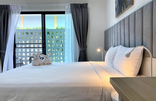 Rawai Hotel | Xen Pool Access