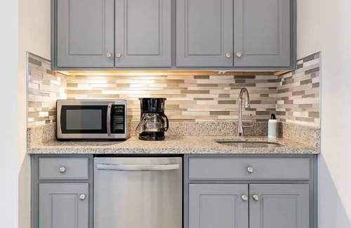 Downtown Hartford Apartment | XL Center 1-BR Condo|DWNTN Hartford|Easy Parking