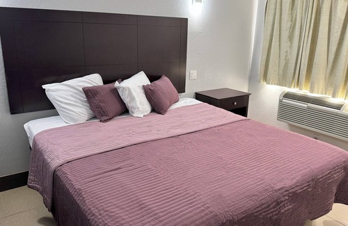 Marshall Hotel | Xpress Inn & Extended Stays