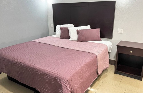 Marshall Hotel | Xpress Inn & Extended Stays