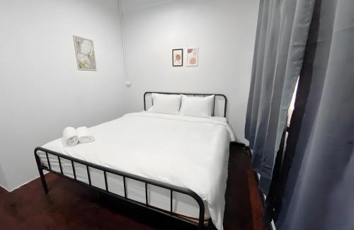 San Chao Pho Suea Apartment | XX BAO The Giant Swing เสาชิงช้า - San Chao Pho Sua - ศาลเจ้าพ่อเสือ