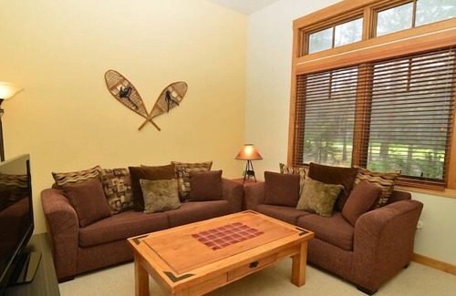 Woodwinds House | XXL Luxury Townhome with Private Jacuzzi and Views