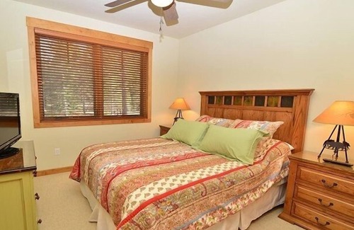 Woodwinds House | XXL Luxury Townhome with Private Jacuzzi and Views