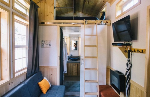 Idleyld Park House | XXL Tiny Home in Umpqua National Forest