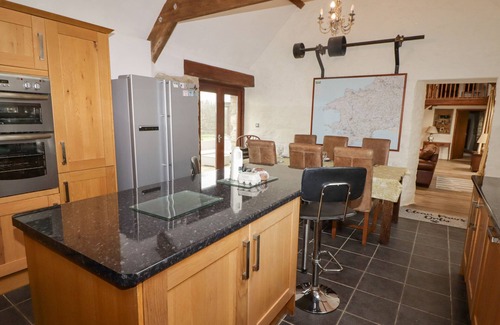 Haverfordwest Cottage | Y BEUDY GARNDEIFOG, pet friendly, with hot tub in Letterston