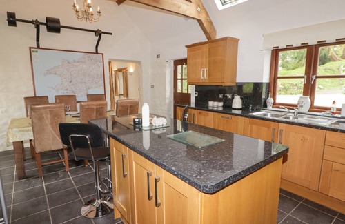 Haverfordwest Cottage | Y BEUDY GARNDEIFOG, pet friendly, with hot tub in Letterston