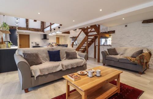 Cwmtirmynach House | Y Côr