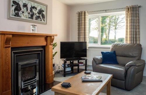 Pont-rug House | Y Ddol