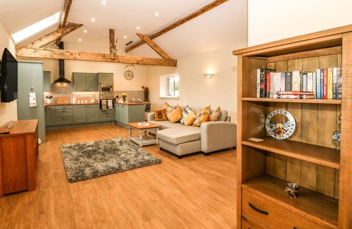 Bont Newydd Cottage | Y FELIN (THE GRANARY), character holiday cottage in Caernarfon