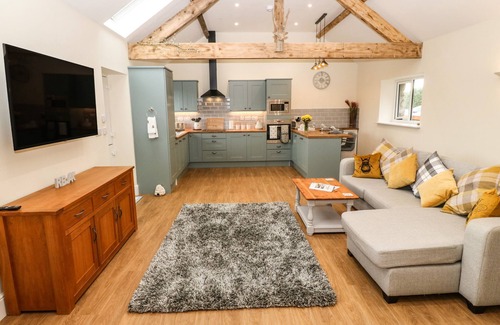 Bont Newydd Cottage | Y FELIN (THE GRANARY), character holiday cottage in Caernarfon