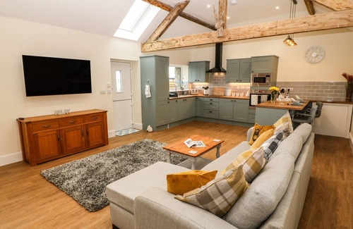 Bont Newydd Cottage | Y FELIN (THE GRANARY), character holiday cottage in Caernarfon