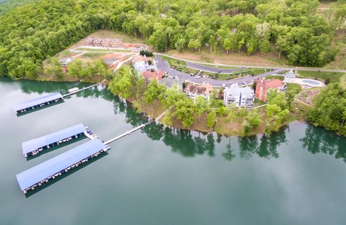 Andersonville Hotel | Yacht Club Cabana