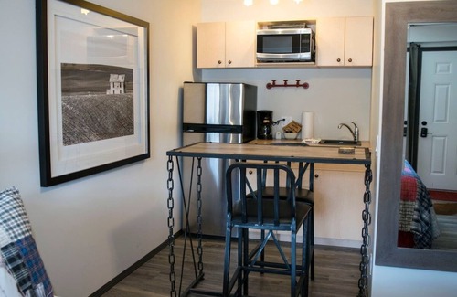 Dead Man's Flats Condo | Yam 15 - Studio with King