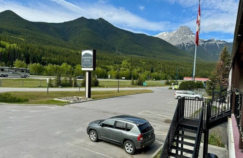 Dead Man's Flats Condo | Yam 16/17 - 2 Bedroom King/Queen