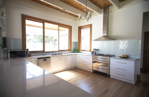 Wandin East House | Yarra Valley Fruit Farm with Solar Heated Pool