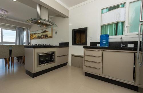 Quatro Ilhas Apartment | Yasmin 102 – Lindo Apartamento com Vista Panorâmica para o Mar em Quatro Ilhas, com Roupa de Cama e Toalhas Inclusas.