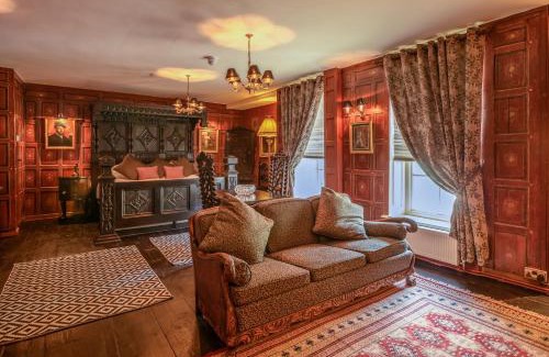 Portsmouth Hotel | Ye Spotted Dogge