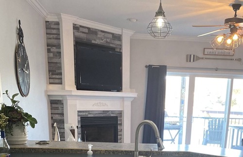 Camdenton Condo | Year Around Relaxation with Beautiful Lake View for Making Memories!