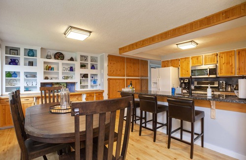 Florence House | Year Round Fun - Dog Friendly!