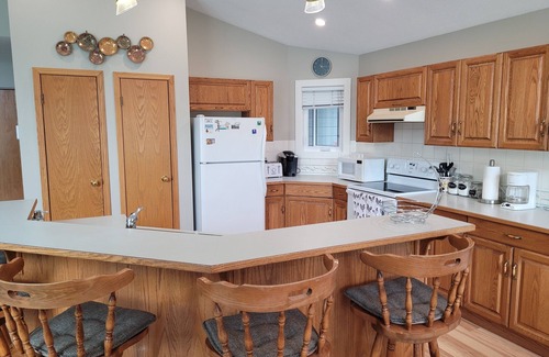 East Kootenay Cabin | Year-Round Getaway in Windermere B.C. - Enjoy the Lake and Mountains!