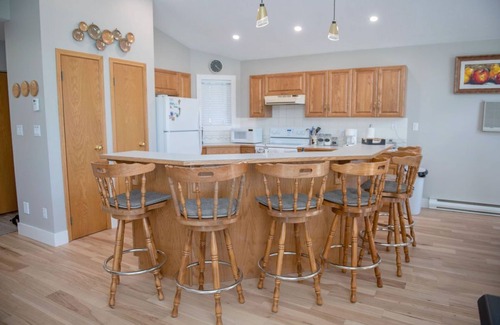 East Kootenay Cabin | Year-Round Getaway in Windermere B.C. - Enjoy the Lake and Mountains!