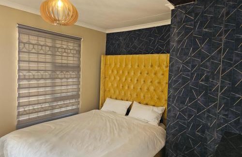 Emfuleni Bed & Breakfast | YELLO GUEST HOUSE CE2