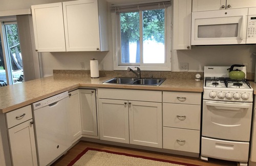 Maple City Cottage | "Yellow Cottage" on the Sunset Side (East side) of Beautiful Big Glen Lake