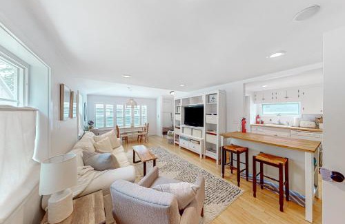 Meredith House | Yellow Door Cottage