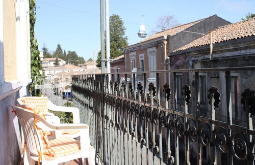 Fornazzo Apartment | YELLOW HOUSE AT THE FOOT OF ETNA