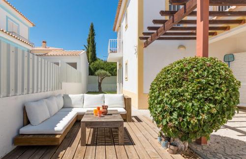 Fornos Villa | Yellow house