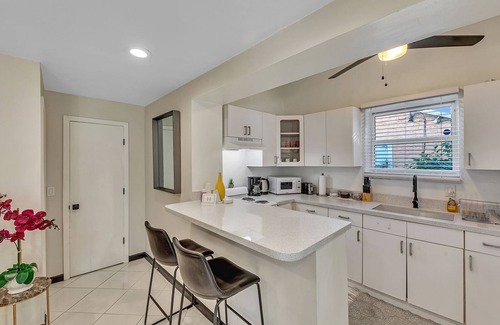 Parkside Condo | YELLOW SUNSHINE DREAM